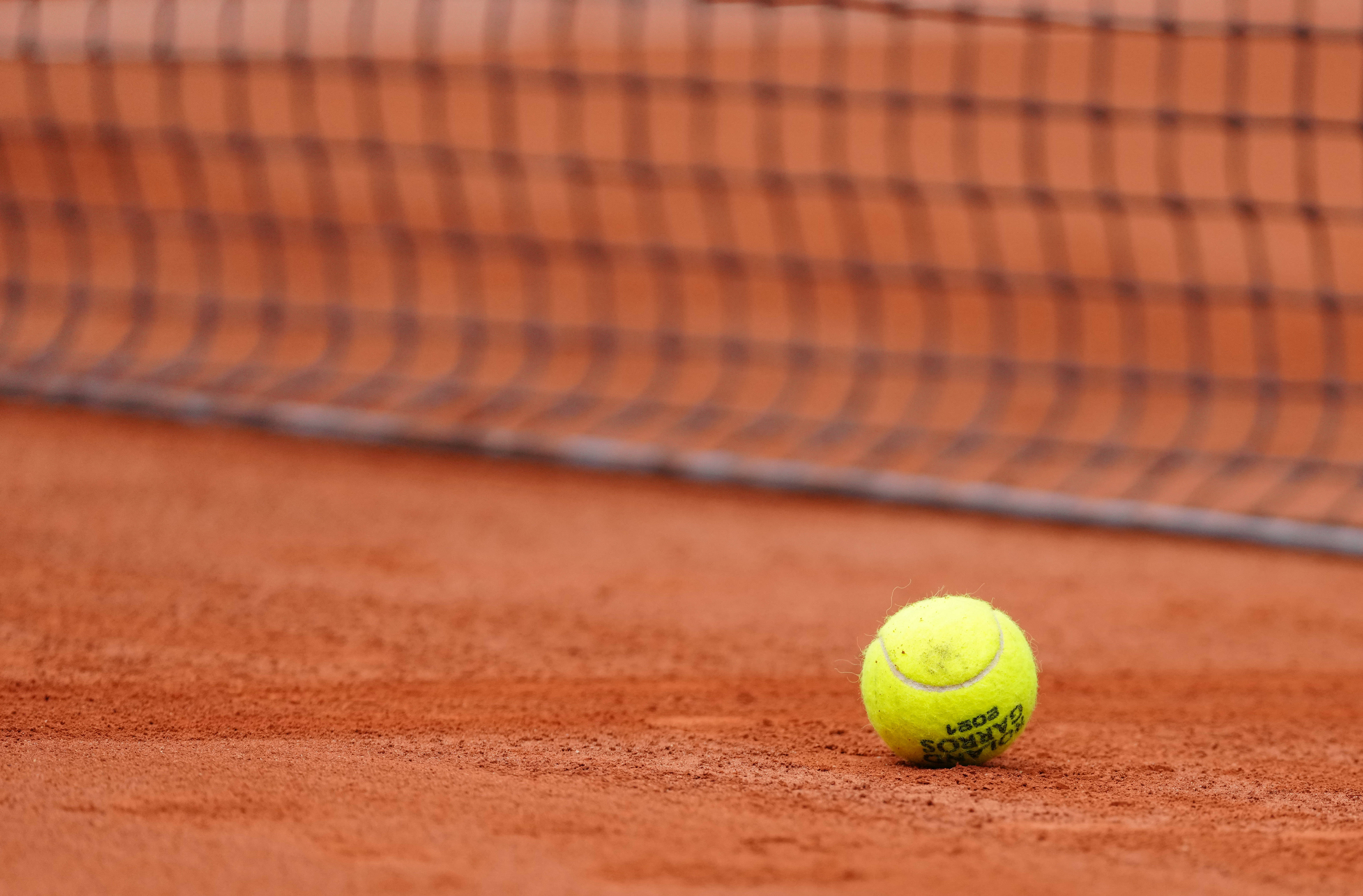 她以柔中带 她以柔中带