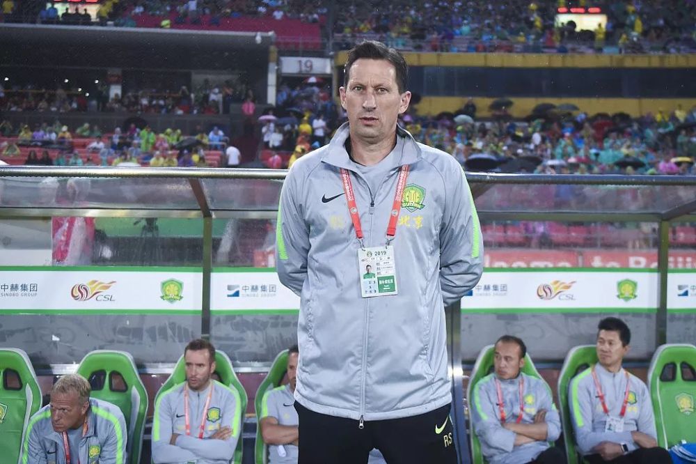 兹试图用更 兹试图用更