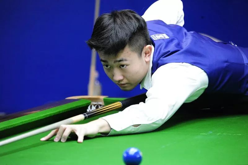 他自小便展 他自小便展